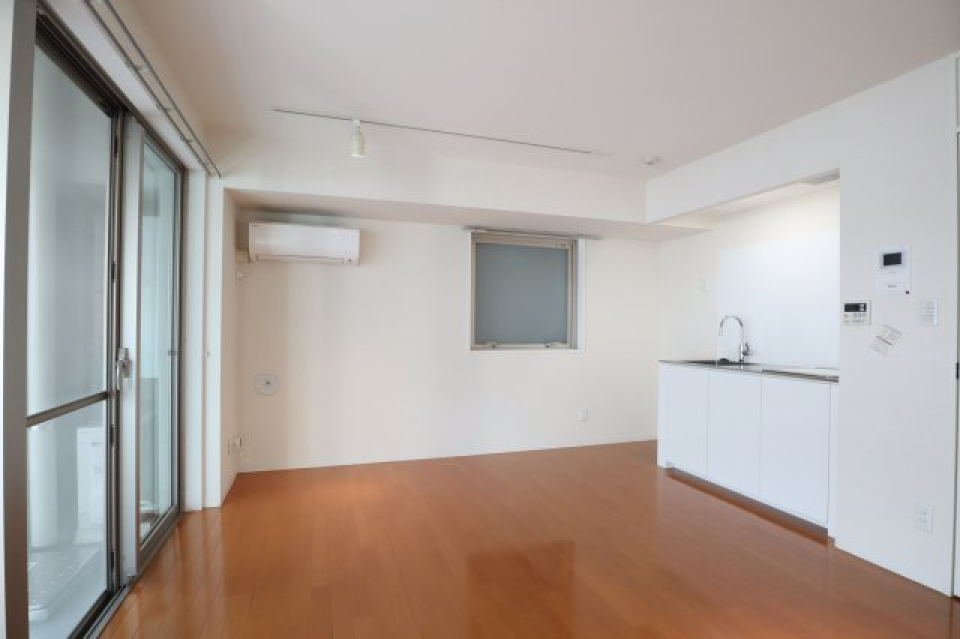 ゆとりのある14帖の洋室