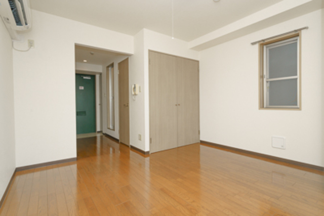 清潔でありながら心地よさも兼ね備えた、快適な部屋。
※写真は同タイプ住戸です。