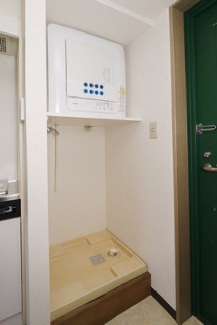 なんと、乾燥機がこのお部屋には付いているんです！身軽に動く方には嬉しい設備ですよね。
※写真は同タイプ住戸です。