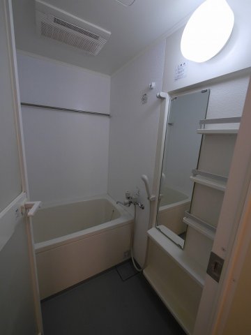 日々の疲れを癒すお風呂付です