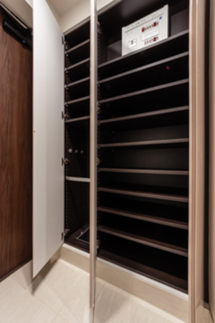 １人暮らしには十分な要領のシューズボックス。※写真は同タイプ住戸です。