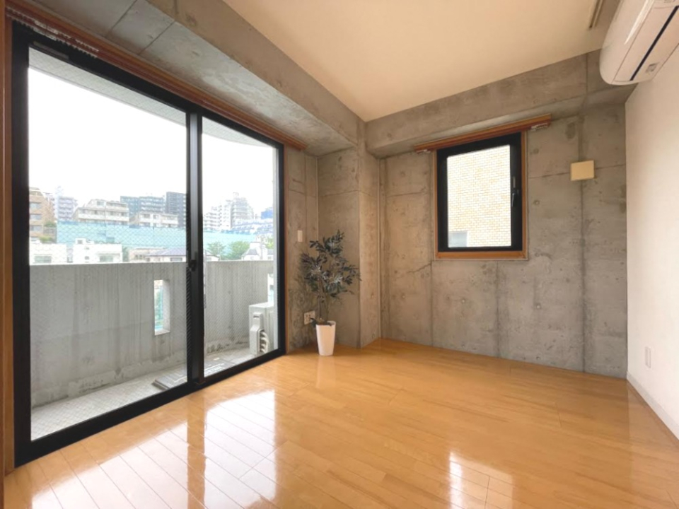 コンクリート素材の無機質感がかっこいい◎