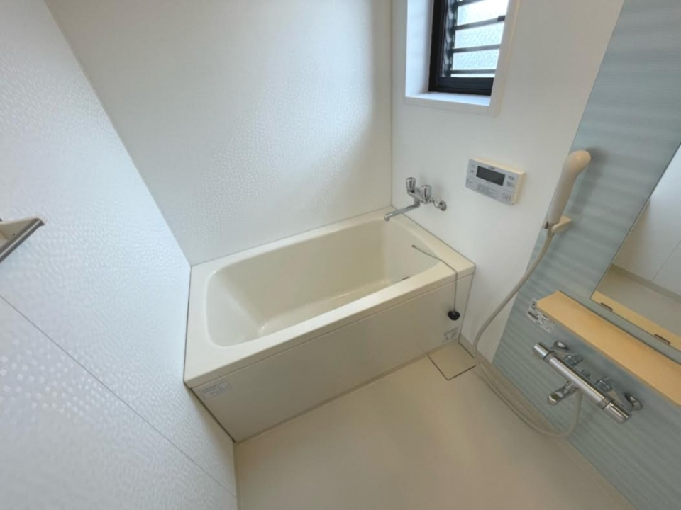 浴室にも窓があって、防カビになります。