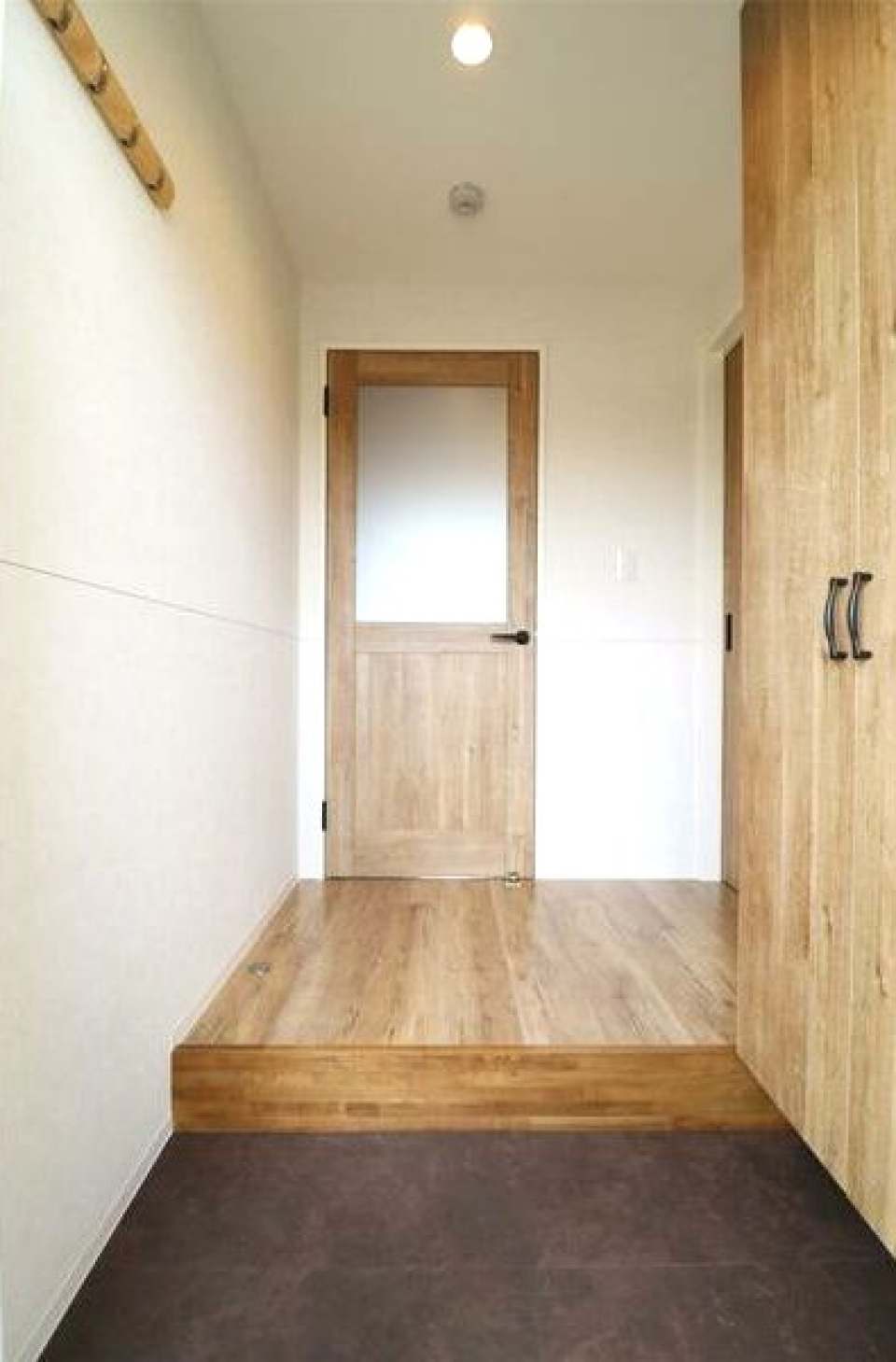 ウッド調のおしゃれ+温かみのある玄関