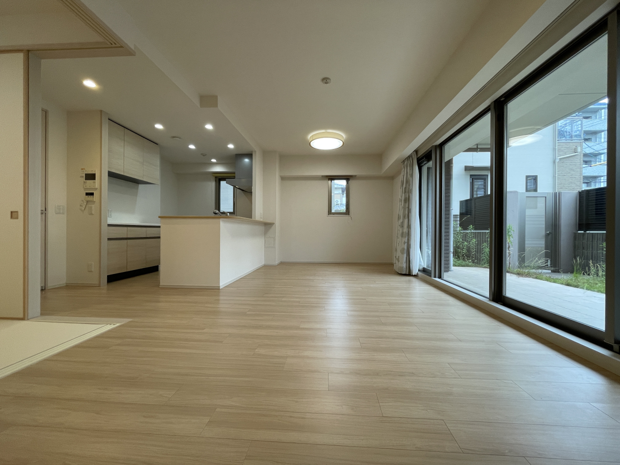 お部屋も広いが、テラスも広い！開放的なラグジュアリー空間。