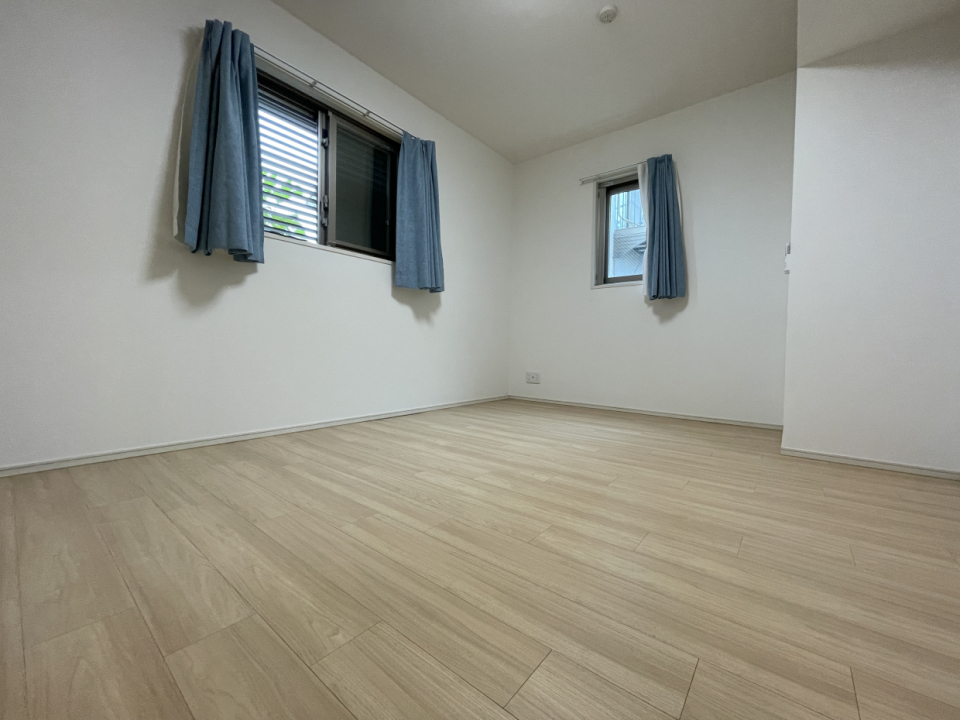 主寝室は北側2面窓のお部屋に。