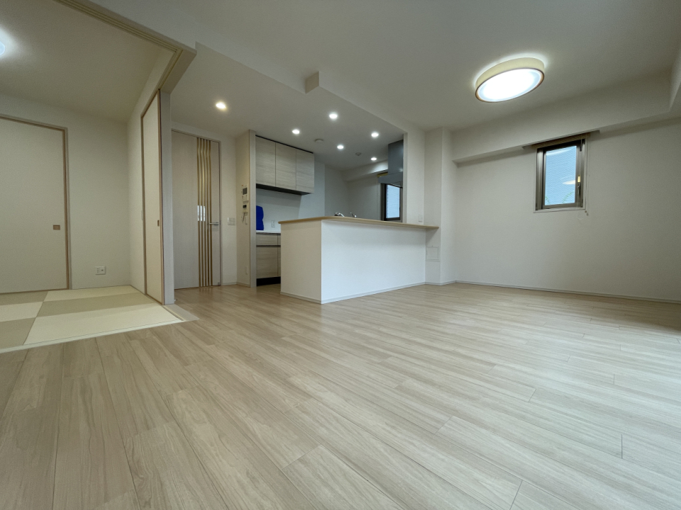 窓が大きいから陽が入って明るいですね。