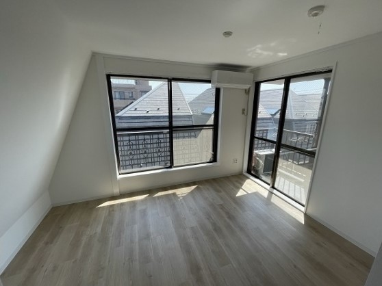 南と東から暖かな光が差し込みます