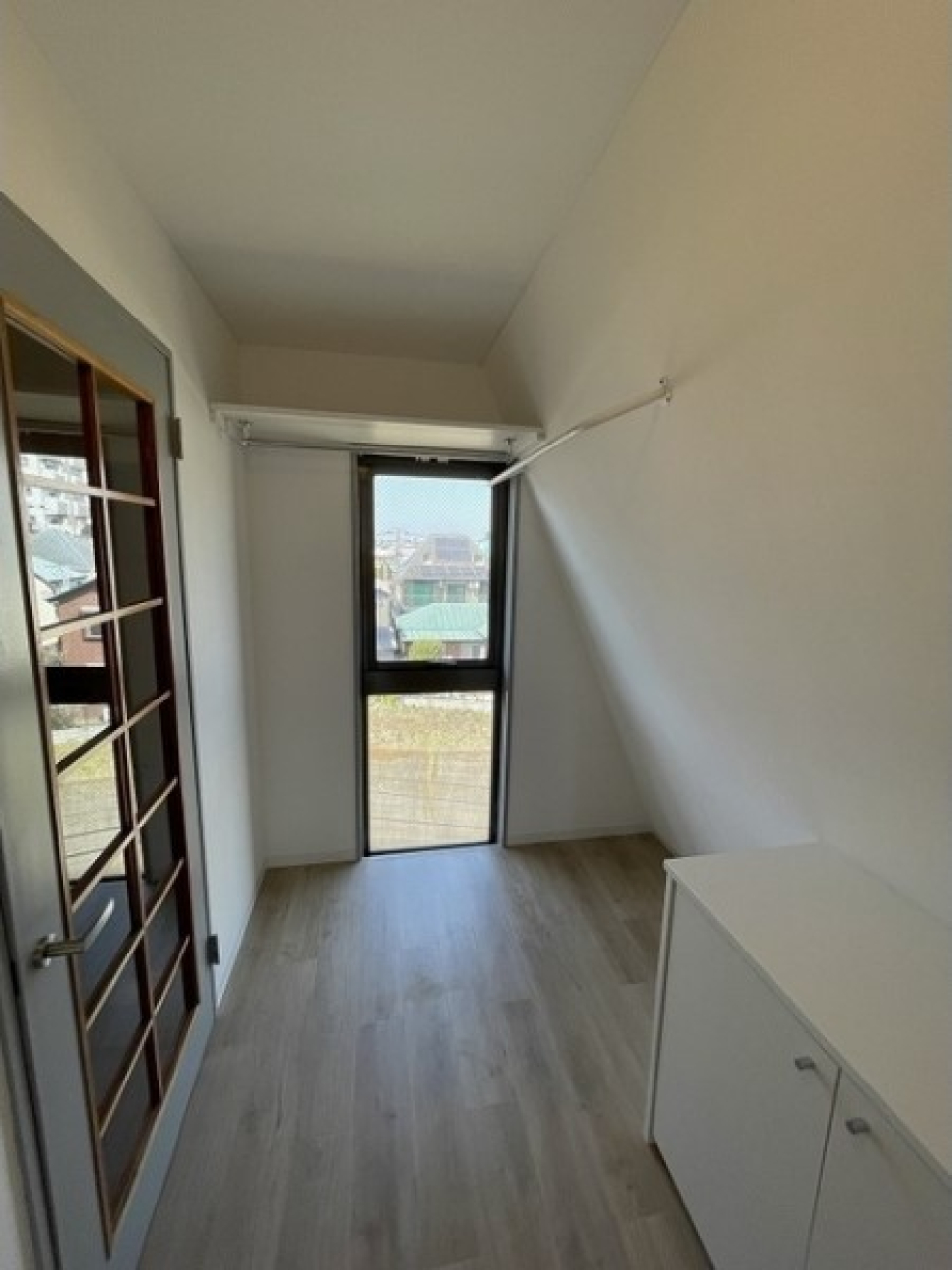 ハンガーパイプが2本あるのでお洋服は掛けっぱなしでもたくさん収納できそう！