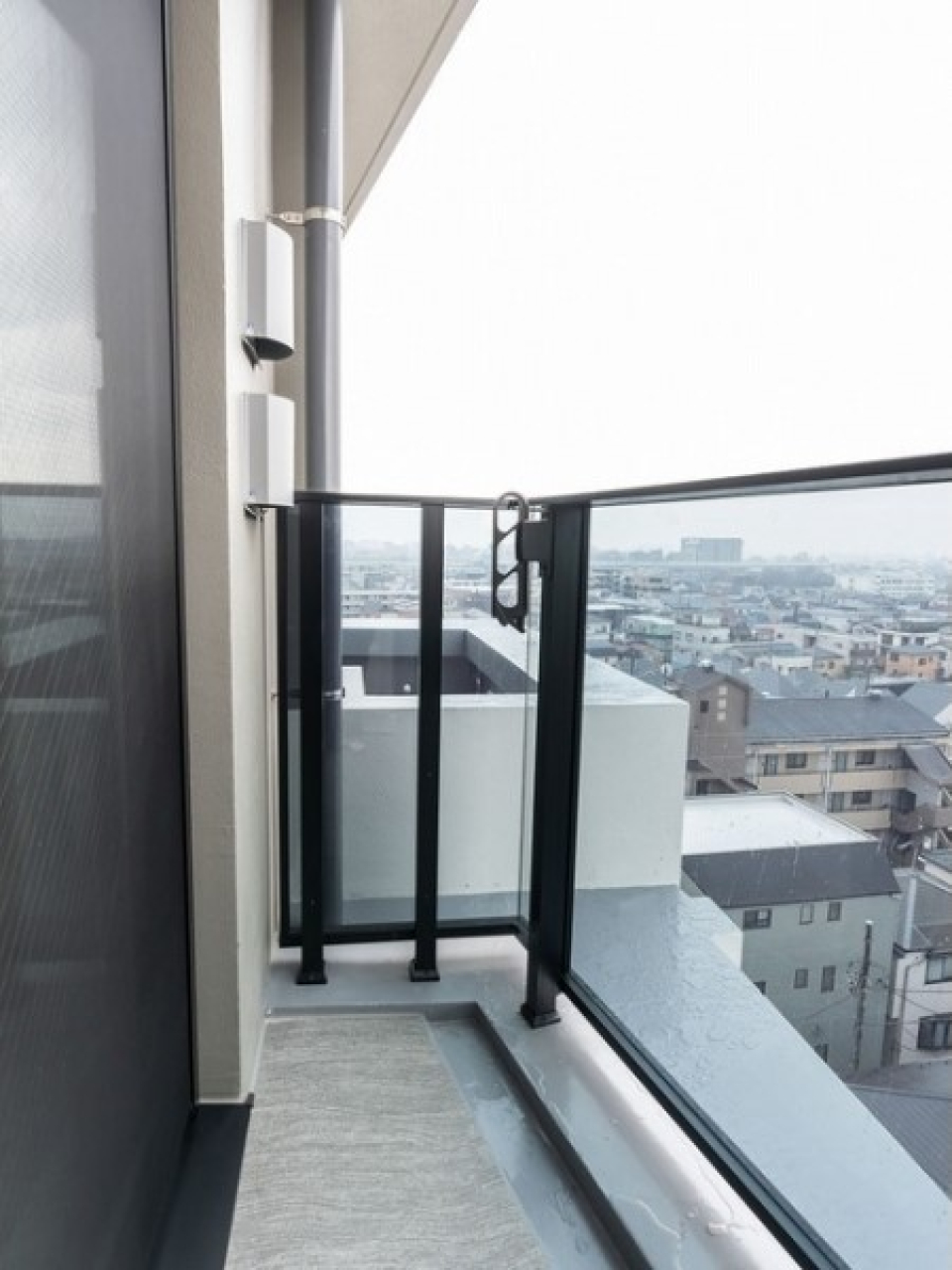 9階建ての最上階に位置し、遮るものはありません