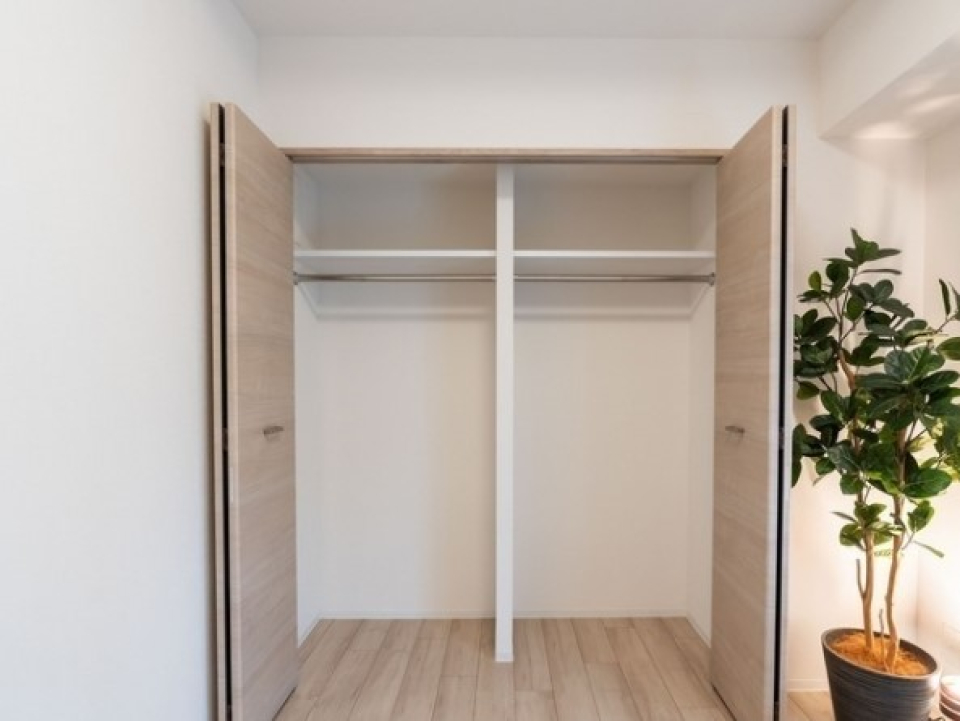 クローゼットに入りきらない場合でも納戸が活用できそうですね