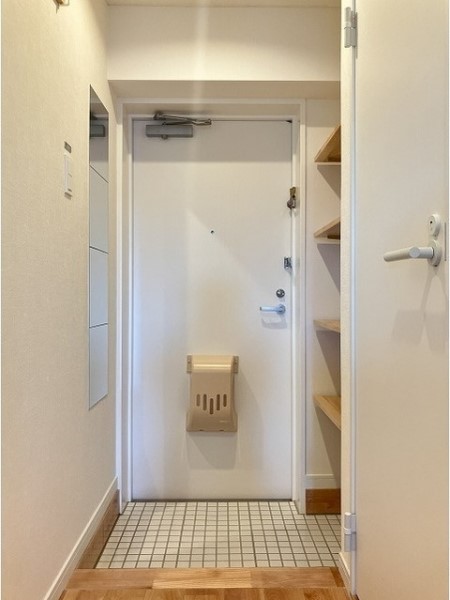 タイルがかわいらしい玄関