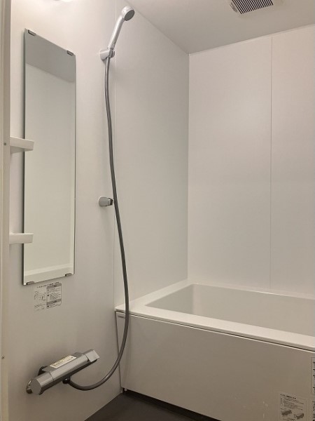 シンプルなバスルーム