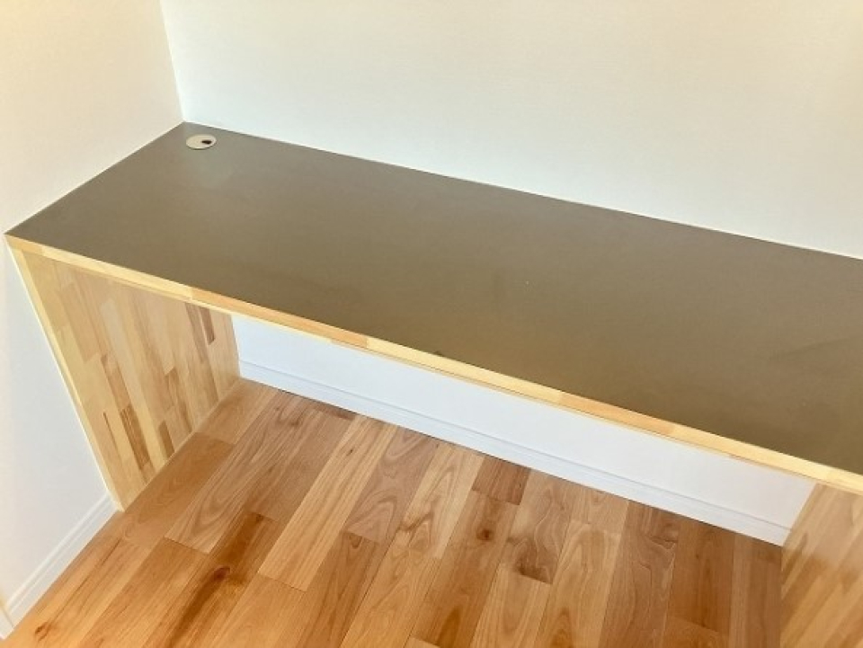 コードがすっきりできるようになっているの、芸が細かくて素敵。