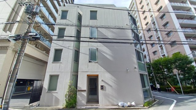 シュッとしてかっこいい外観