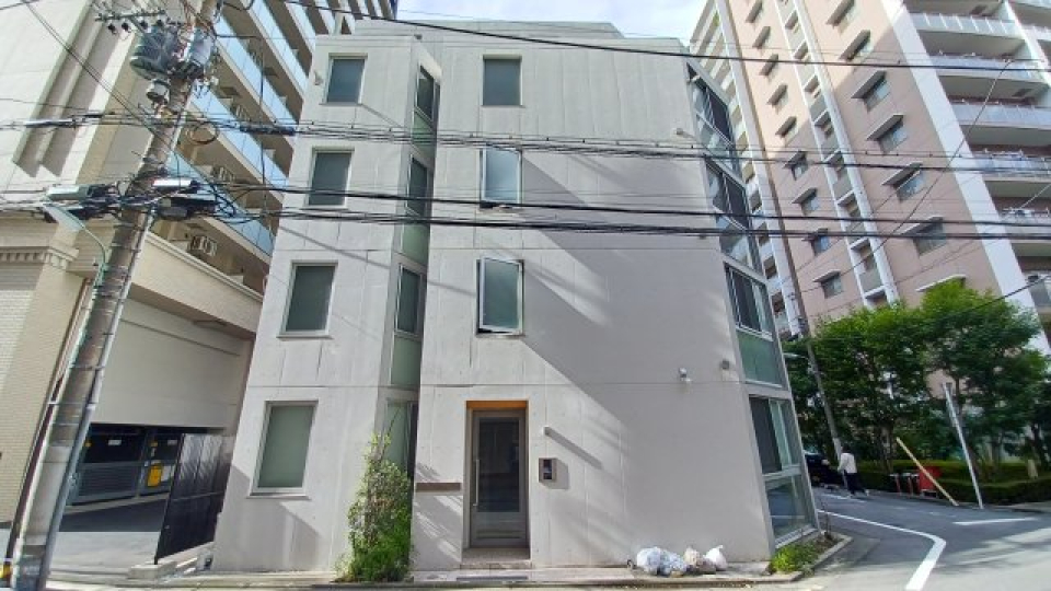 シュッとしてかっこいい外観