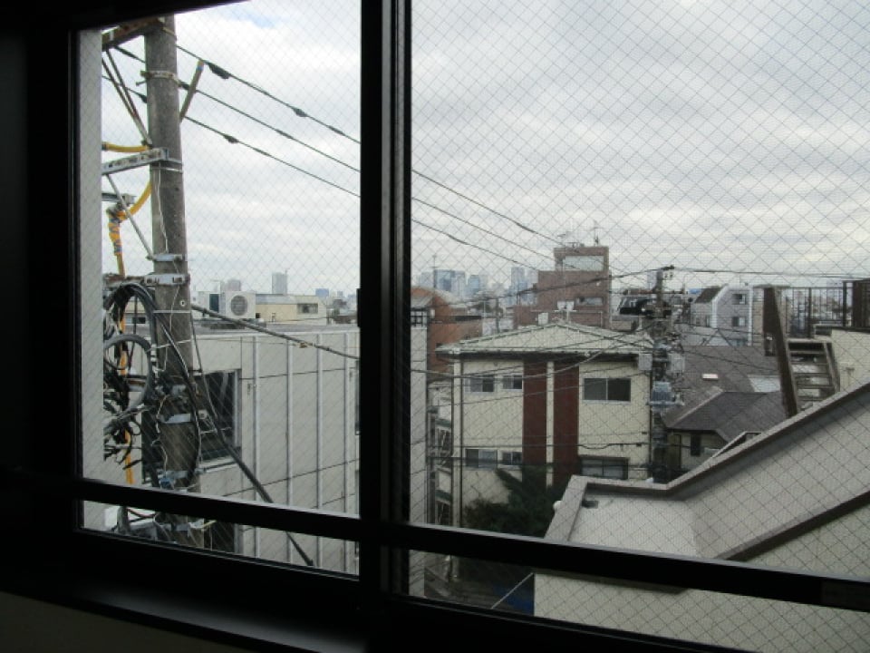 日中は電気を点けずに過ごせる明るいお部屋です