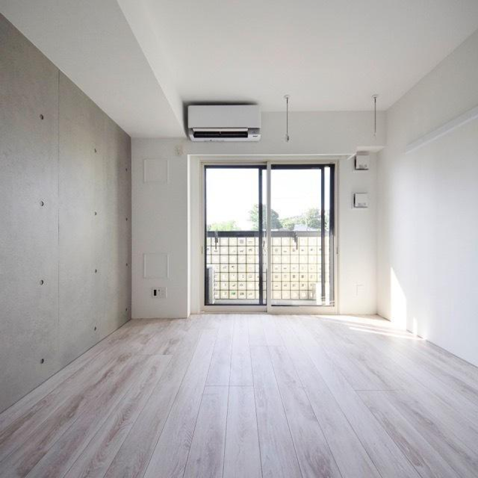 淡い色でまとまっているから、コンクリでもあたたかさを感じるお部屋