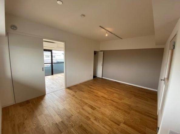 木目が綺麗なヤマグリの無垢フローリングです