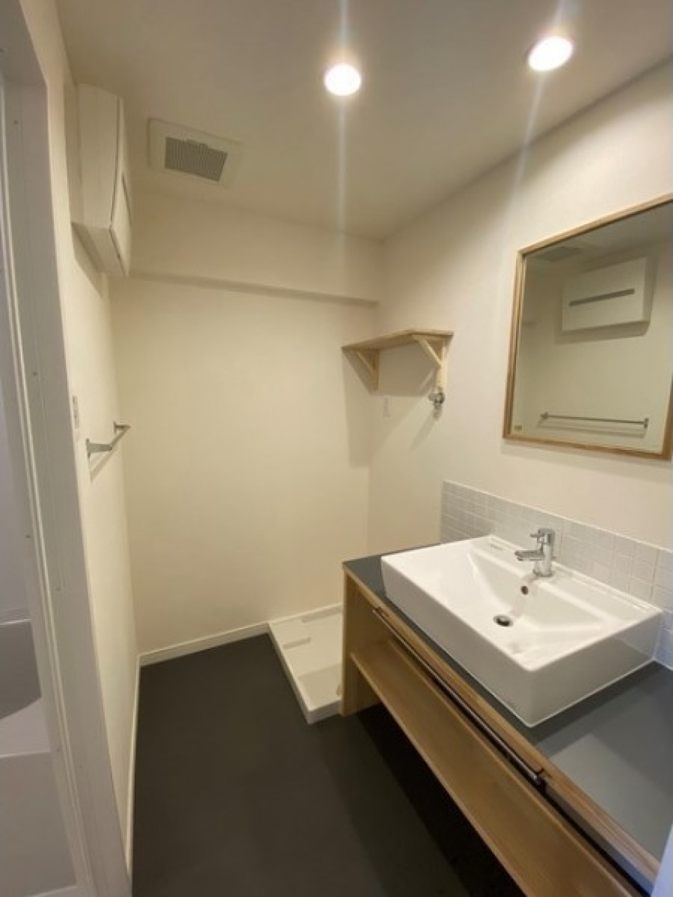 ナチュラルな雰囲気の洗面室