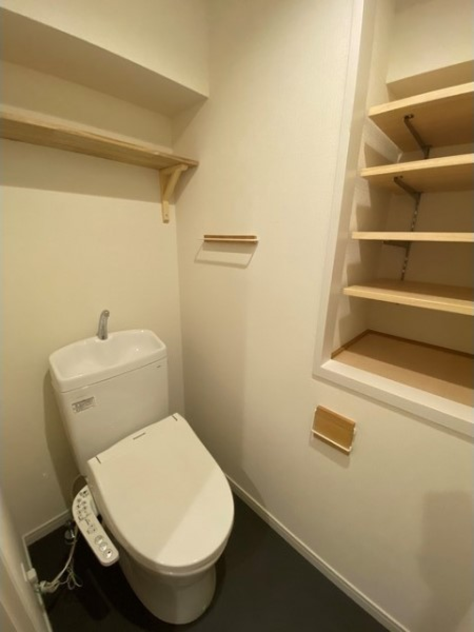 トイレのホルダー類にもこだわりを感じます