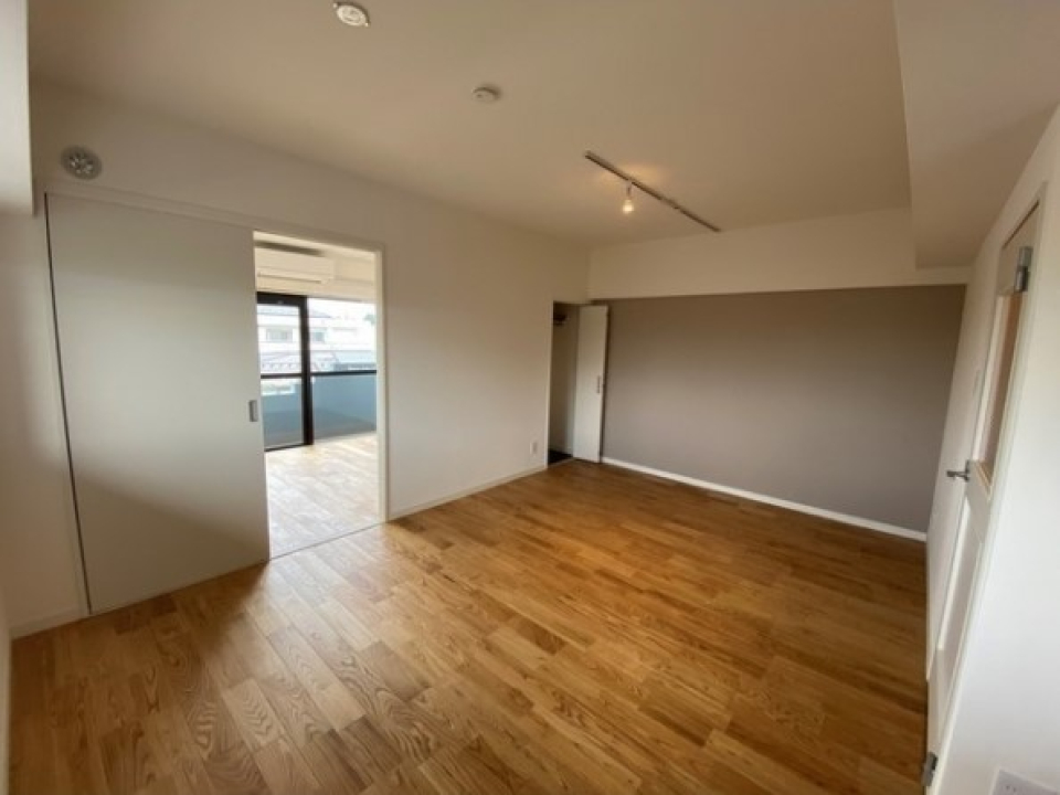 木目が綺麗なヤマグリの無垢フローリングです