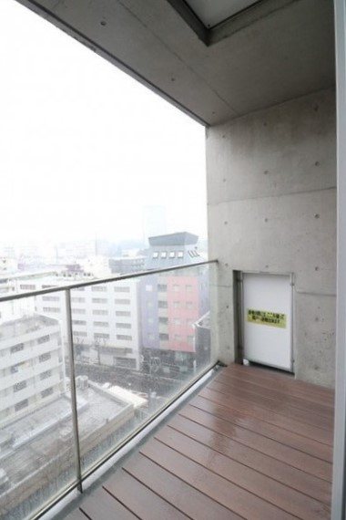 9階からの眺望は青山方面のビル