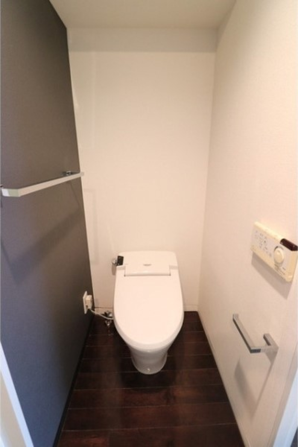 トイレはタンクレスです