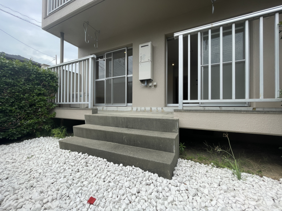 1階の特権占有のお庭。砂利敷です