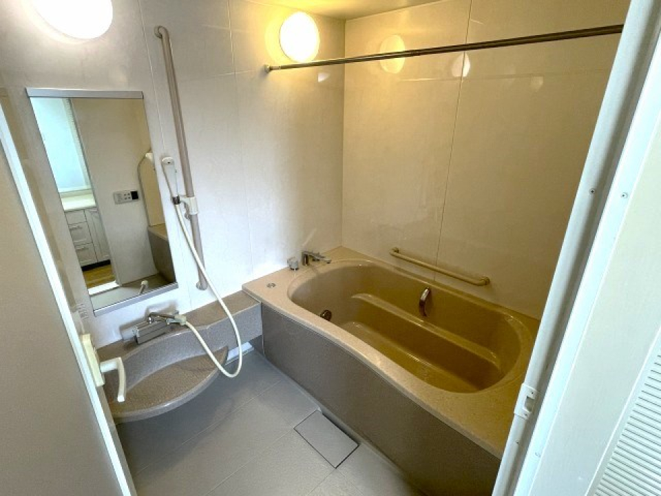 こちらもちょいとレトロ感。