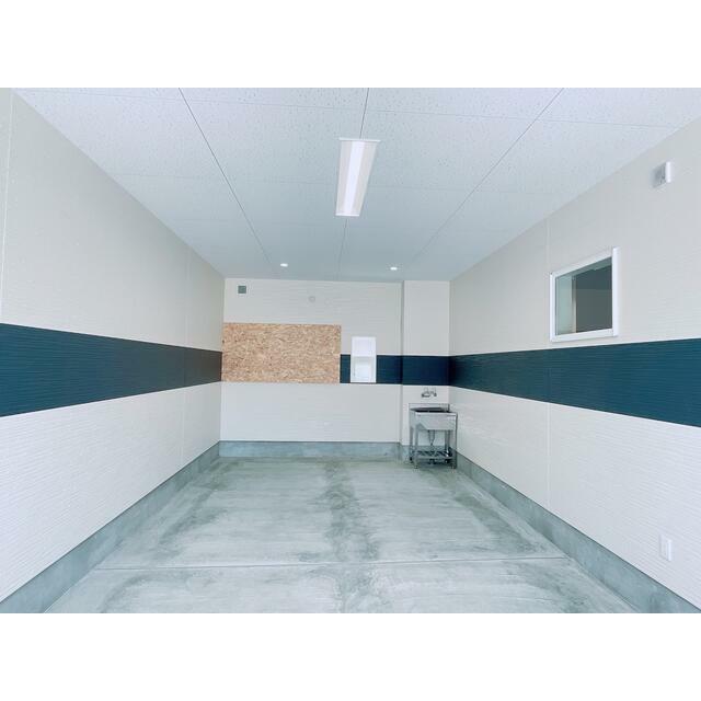 1階ガレージ
青のパターンがかわいい。