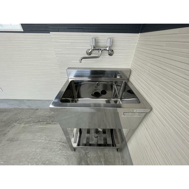 ガレージ内シンク
洗車にも便利そう。