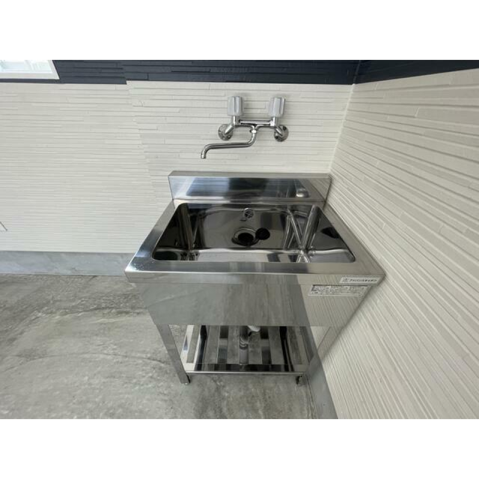 ガレージ内シンク
洗車にも便利そう。