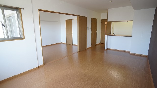 安心感のあるもう目調のフローリング
LDK 15.7帖