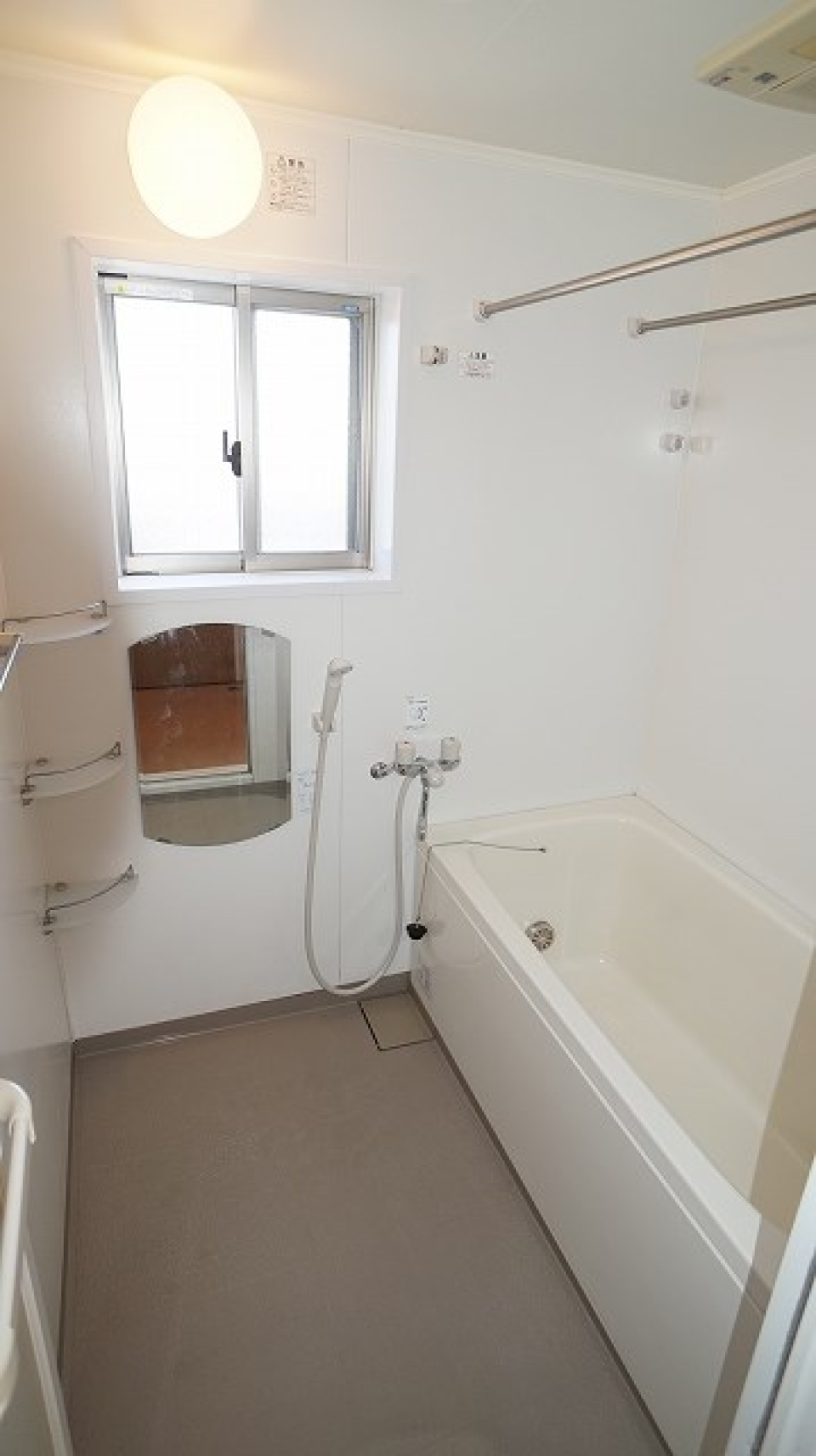 浴室
窓があるので湿気対策も◎
