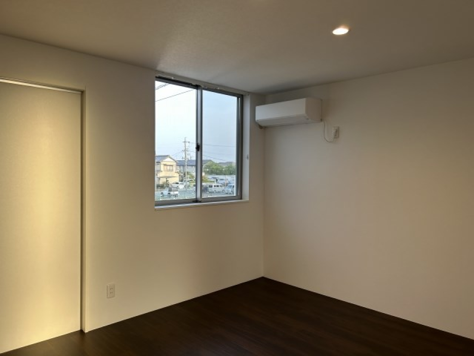 こちらもモノトーン調でシンプルな内装