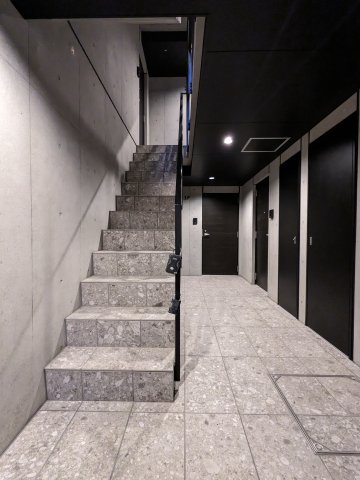 モノトーンな共有廊下