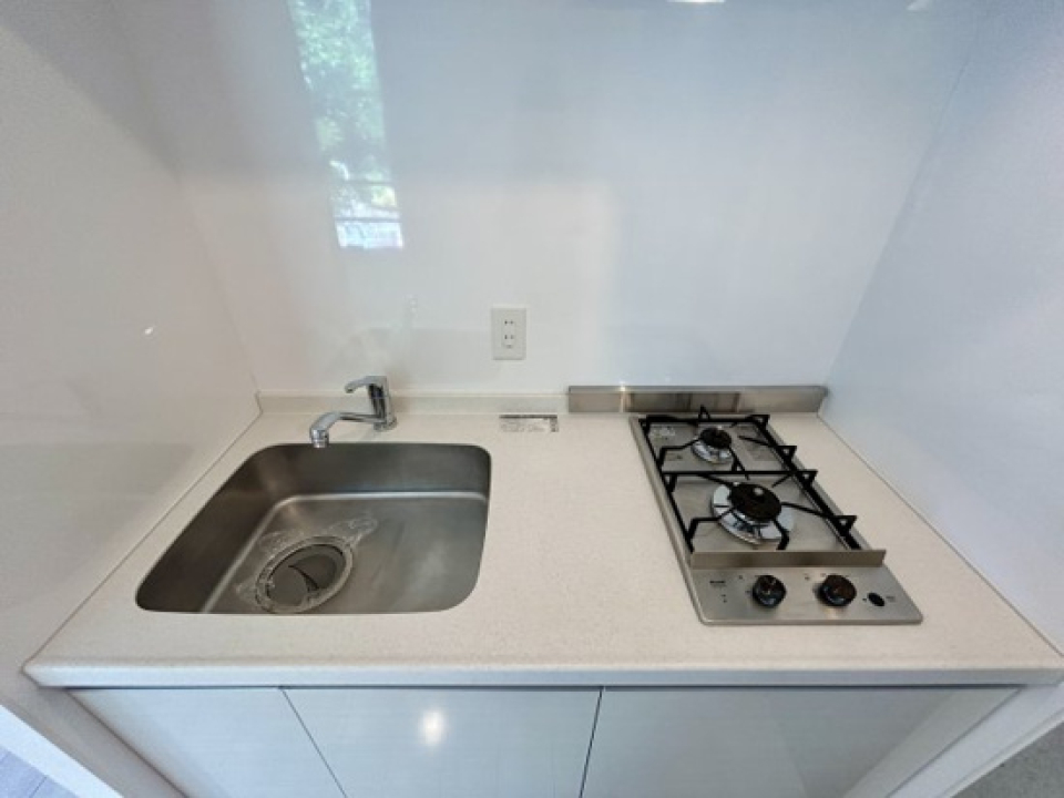 スタイリッシュな2口コンロ付き