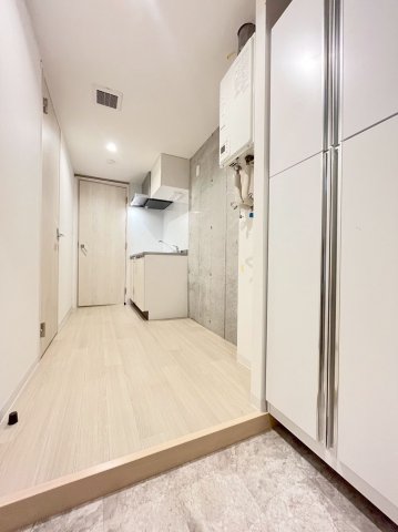 玄関。シューズボックスあり