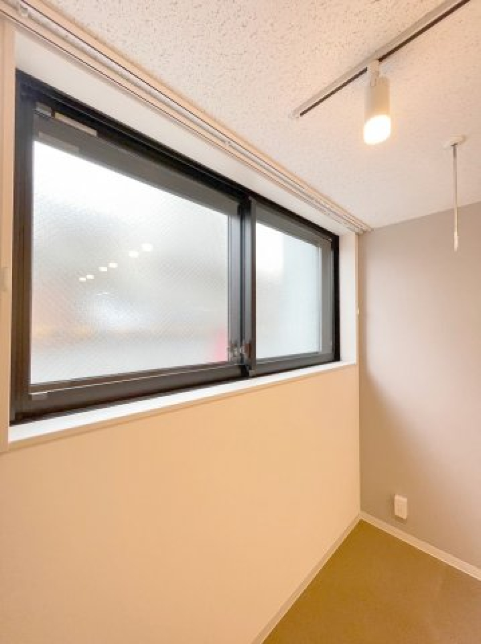 2重ならぬ3重サッシの窓で防音対策はばっちり