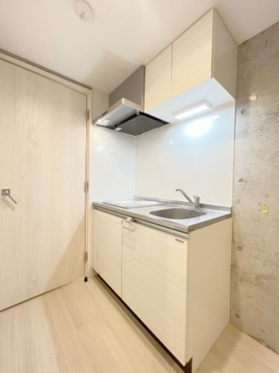 キッチンはコンパクト