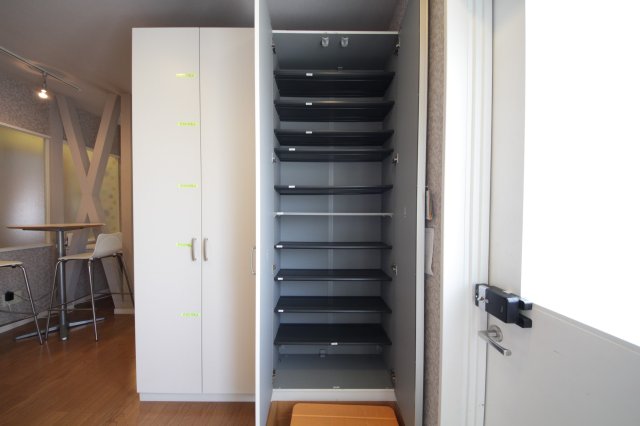 個別に靴箱が設けられています。 