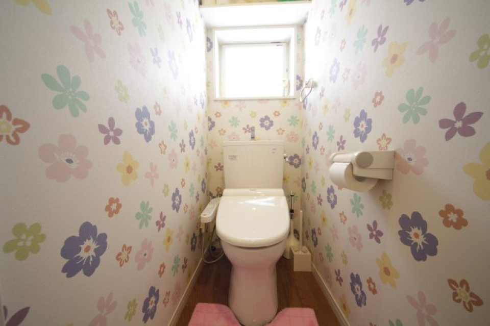 女性には嬉しいウォシュレット付きトイレ。 