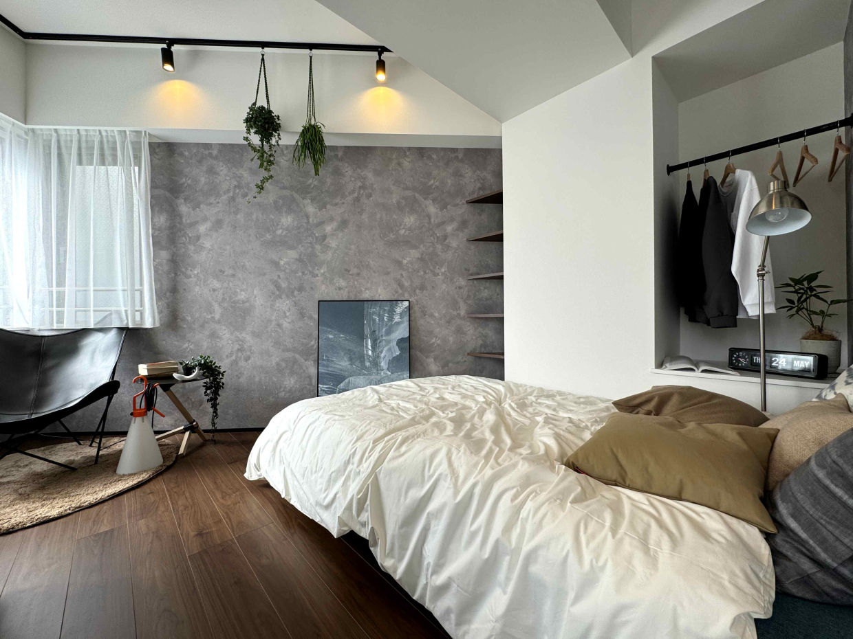 天井に這わせたスポットライト用のダクトレール