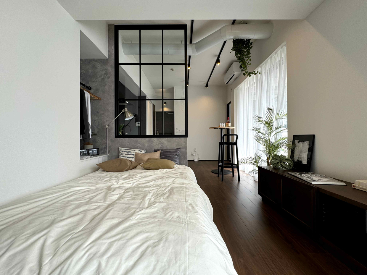 ダブルサイズベッドを置いても十分なスペース