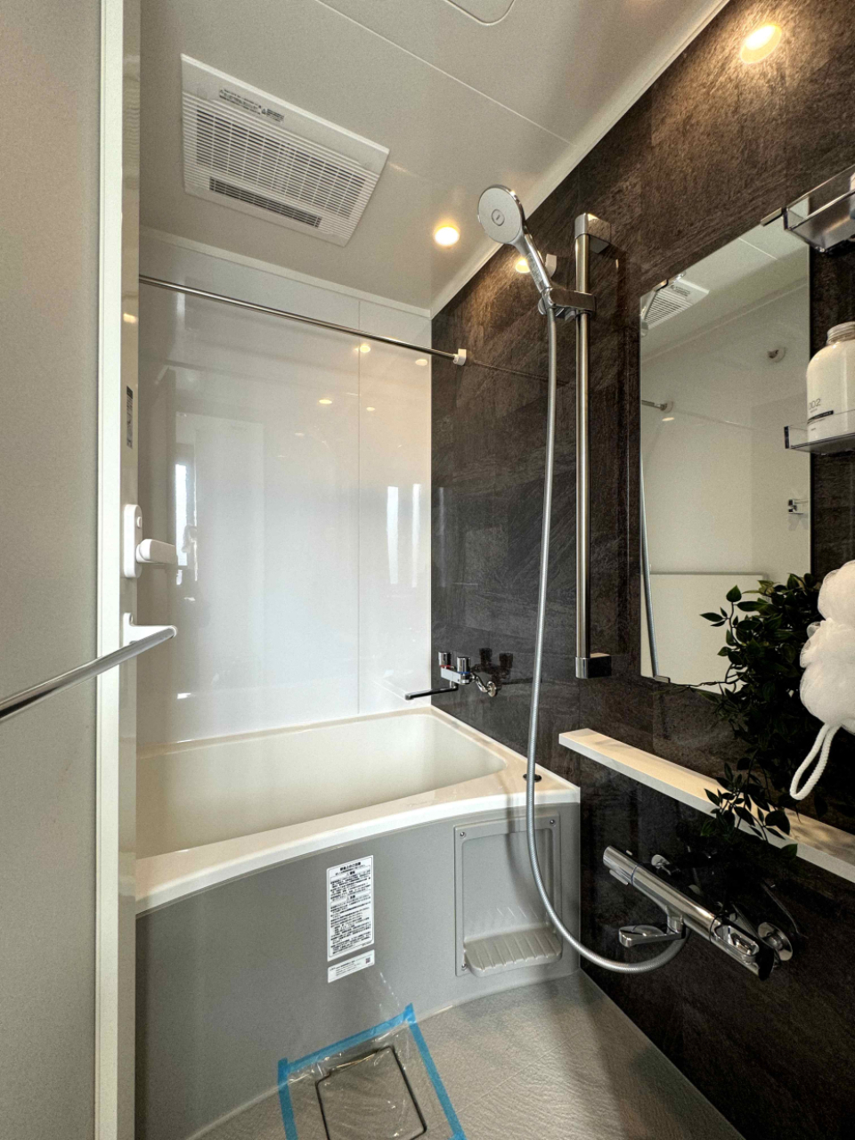 お風呂は浴室乾燥機付き