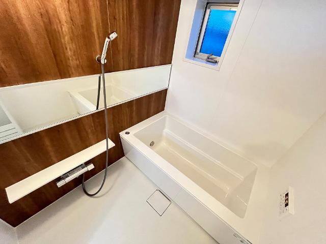 広々とした浴室