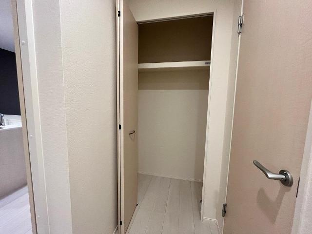 玄関横にもクローゼットがあります