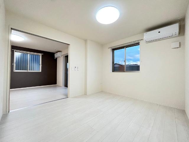 LDKの横には寝室6.5帖