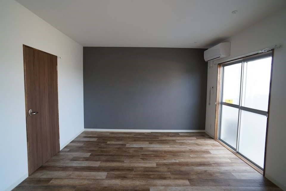 壁紙が黒板に見える。なんとなく教室っぽい。